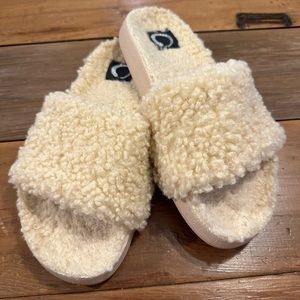 Shearling Slide-On Cozy Slippers Size 8